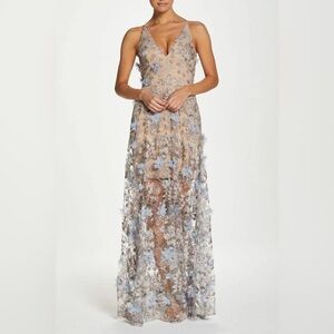 Dress the Population Sidney Deep V-neck 3D Lace Gown. Size small.